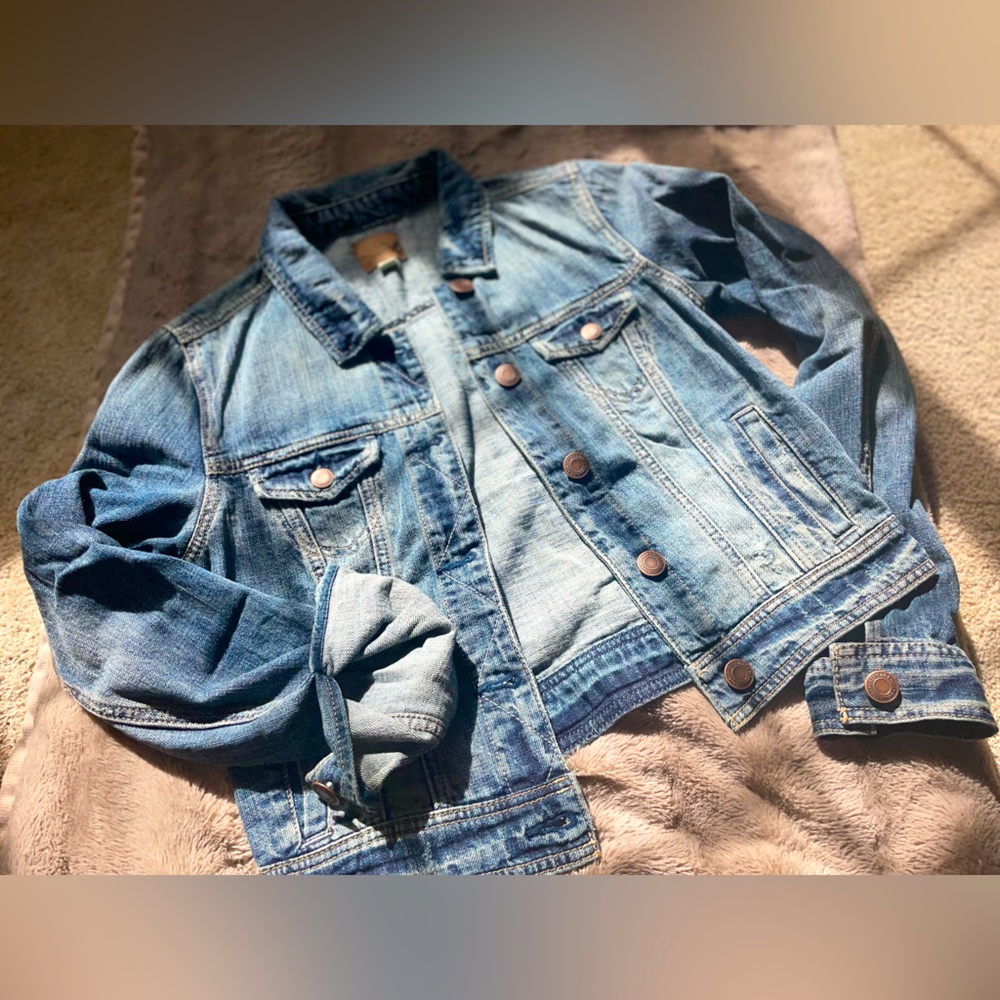 American Eagle Outfitters Stylish Jean Jacket